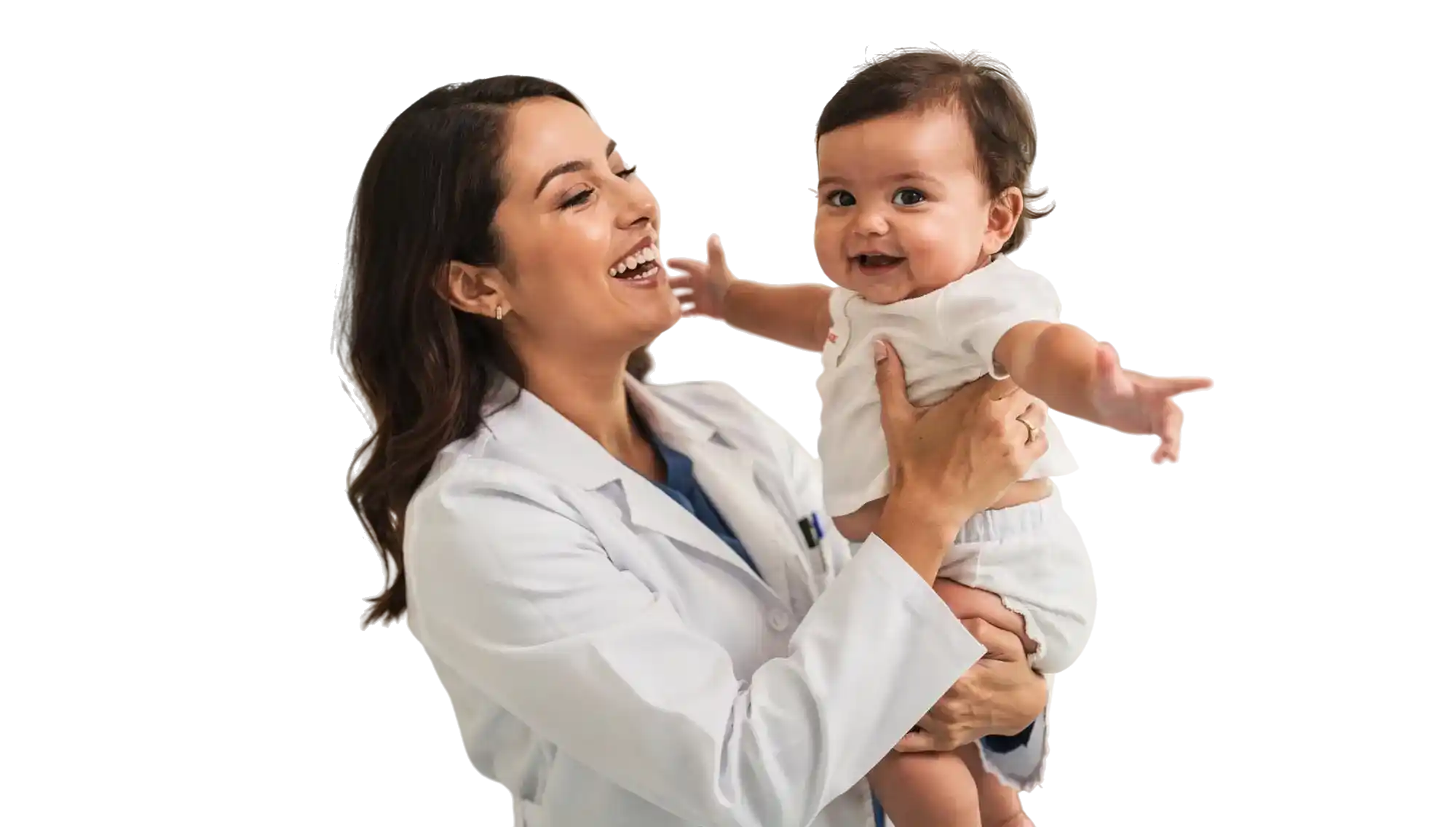 Médica sorrindo com bebê